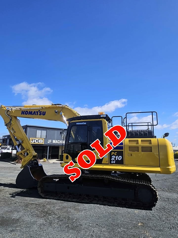2022 Komatsu PC210LC-11 Excavator